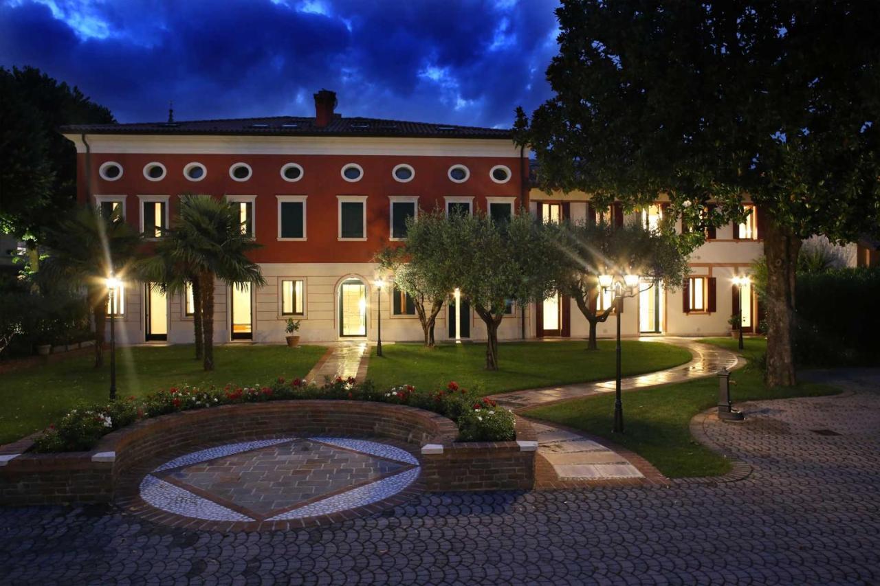 Villa Tiziano Residence Rosà Exteriör bild