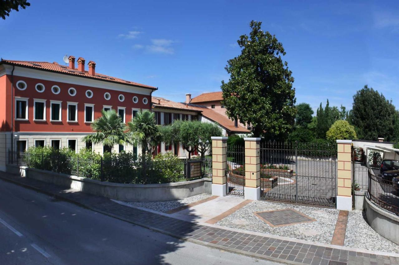 Villa Tiziano Residence Rosà Exteriör bild